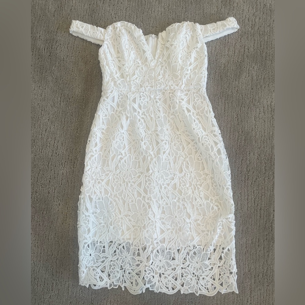 White lace off the shoulder dress